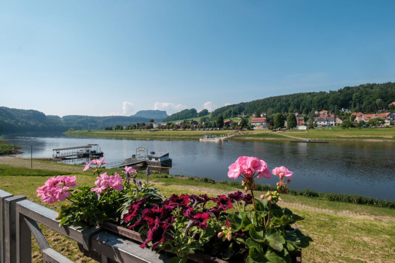 Rathen idyllische Lage an der Elbe,AdobeStock
