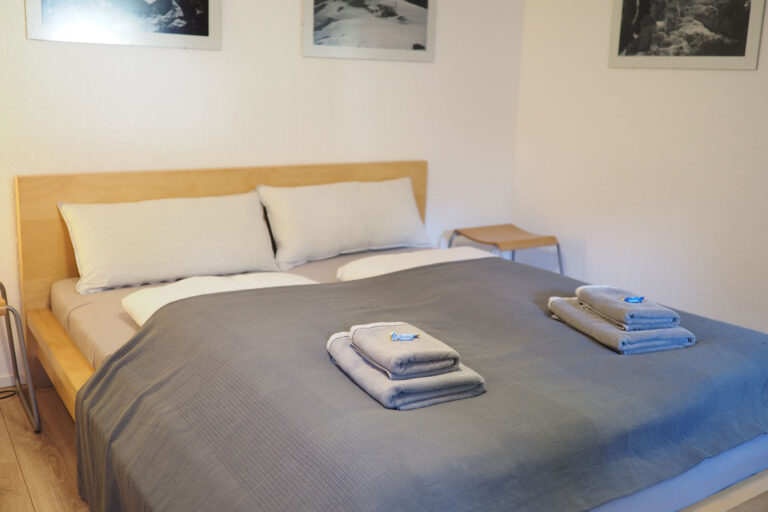 Felsen - Doppelbett-Zimmer im Obergeschoss