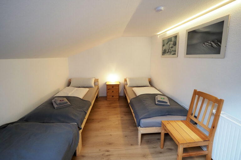 Felsen - 3 Bett-Zimmer im Obergeschoss