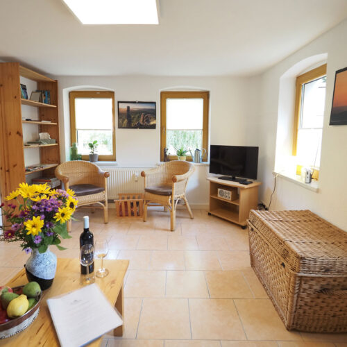 Felsen - gemütliches Wohnzimmer mit angrenzendem Esszimmer