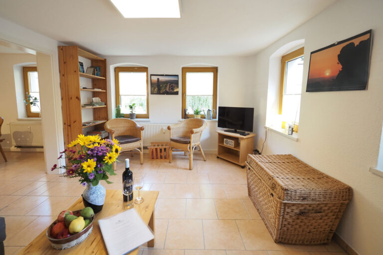 Felsen - gemütliches Wohnzimmer mit angrenzendem Esszimmer