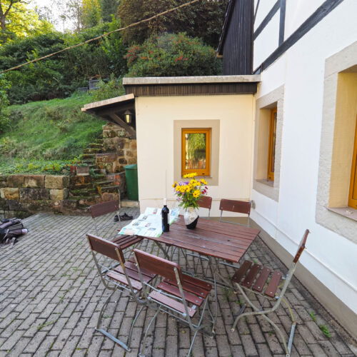 Felsen - eigene Terrasse mit Sitzmöglichkeit
