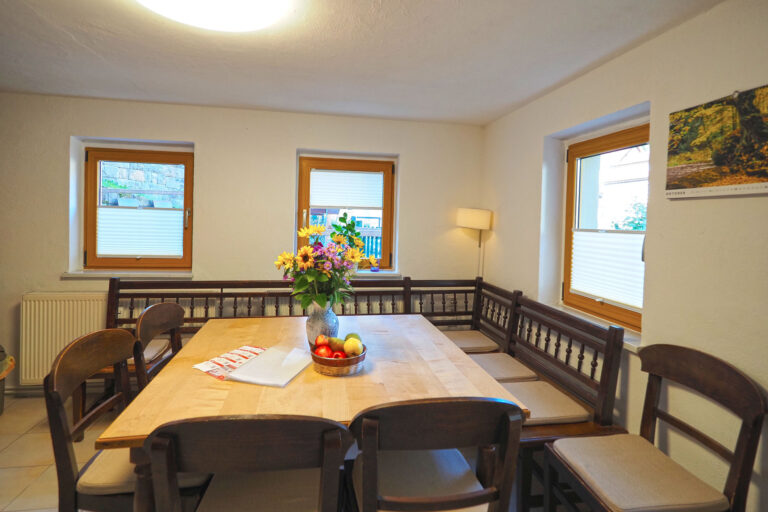 Tal - Wohnküche mit Esstisch