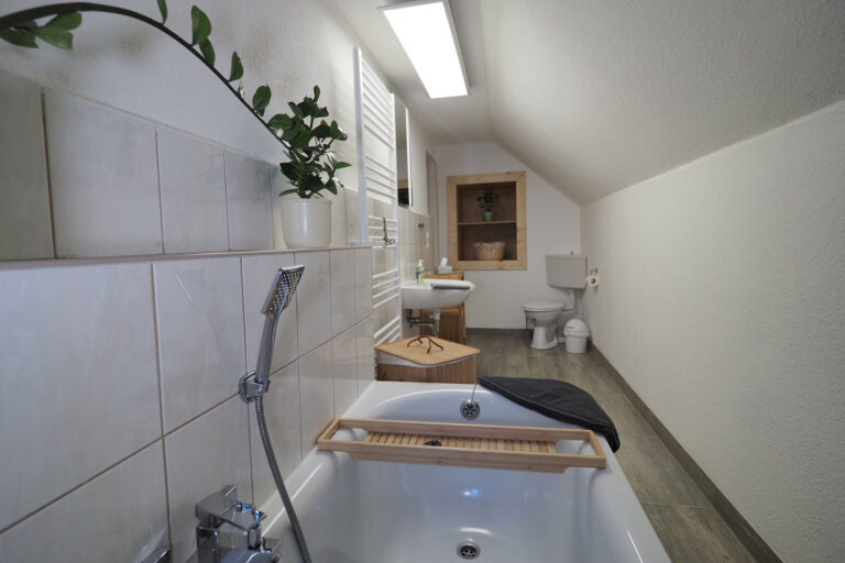 Tal - Bad mit Wanne/WC (1. Etage)