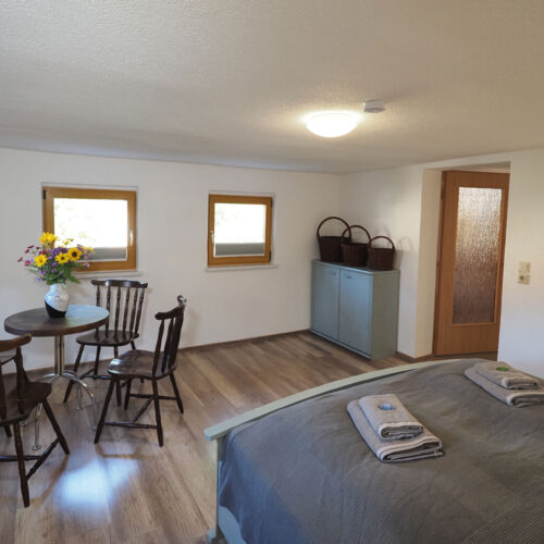 Tal - Schlafzimmer mit 1 Doppelbett (1. Etage)