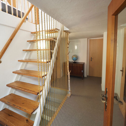 Tal - Treppe zur 2. Etage (DG)