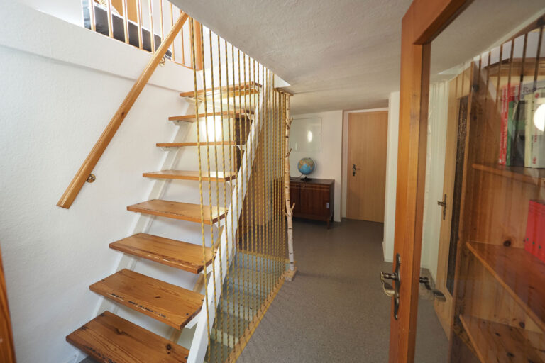 Tal - Treppe zur 2. Etage (DG)