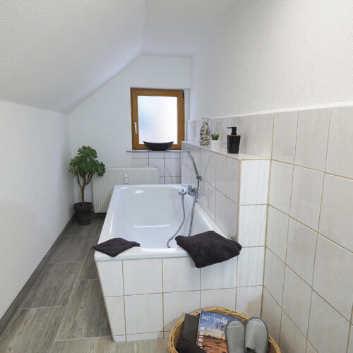 Tal - Bad mit Wanne/WC (1. Etage)